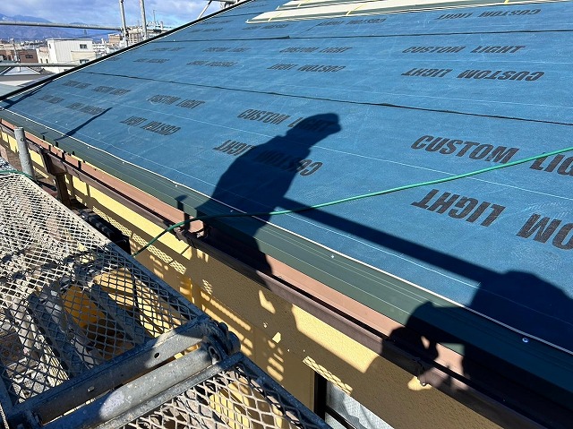 甲府市　屋根カバー工事